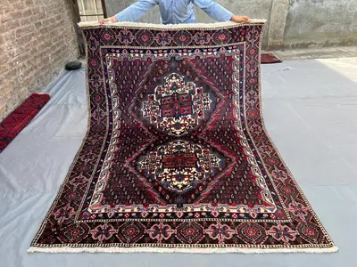 5'5x7'3 Persian-Style Qashqai Shiraz Design Rug | Hand-Knotted Afghan Wool | Burgundy Twin Medallion
