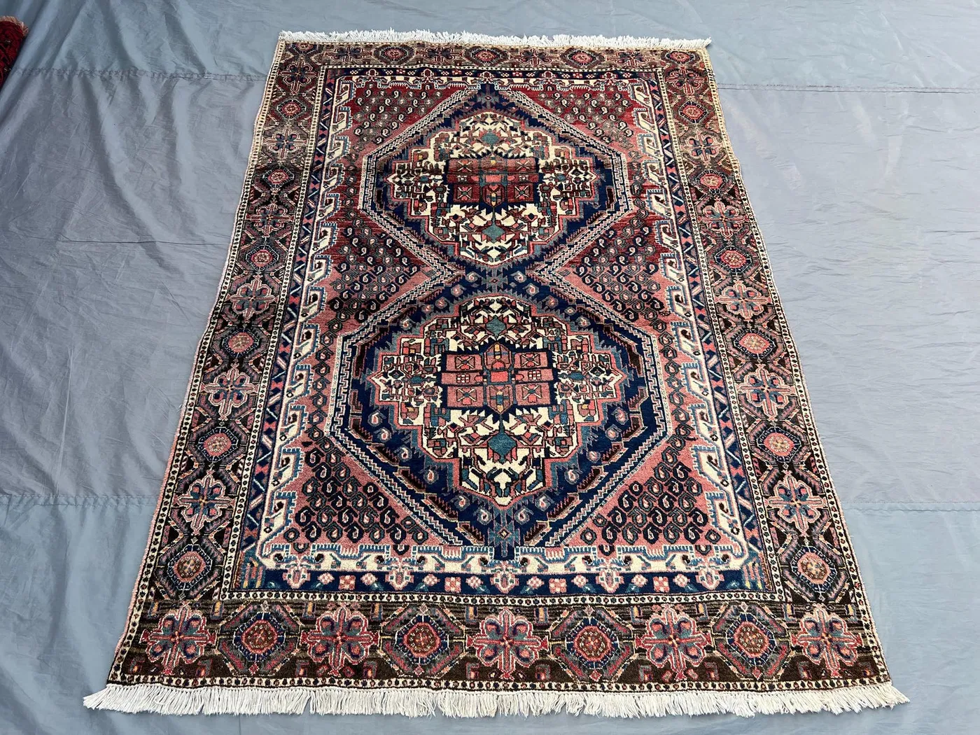 4'9x6'9 Persian-Style Qashqai Shiraz Design Rug | Rare Hand-Knotted Afghan Wool | Soft Rose & Indigo Medallion