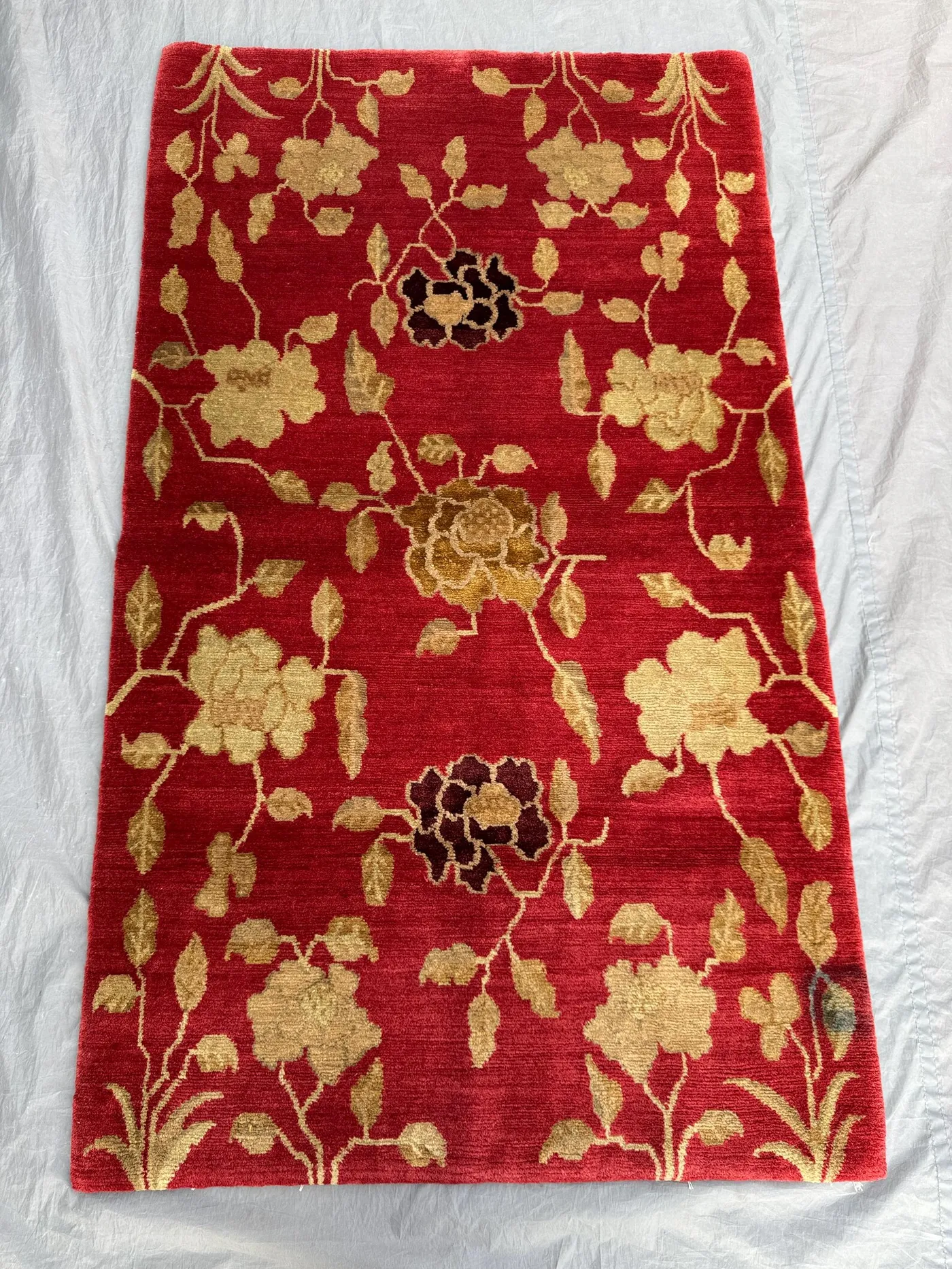 Vintage Moroccan Silk Rug 3'1x5'2 Ft Handwoven Red Silk Pile, Gold Floral Bouquet Design, Luxurious Bohemian Area Rug, Elegant Home Decor