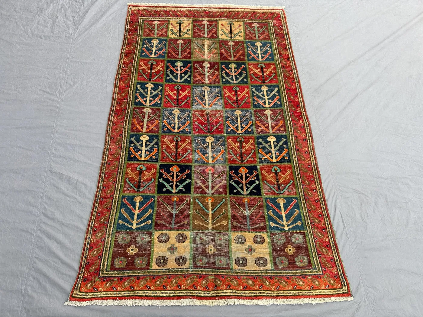 4 x 6 ft Turkish Hand Knotted Rug Vintage Low Pile One of a Kind Luxury Home Decor Medallion Design | Bedroom & Kitchen rug