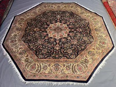 8'2 x 8'2 ft Vintage Turkish-Inspired Medallion Design Hand-Knotted Wool Rug, Round Area Rug for Living Room, 