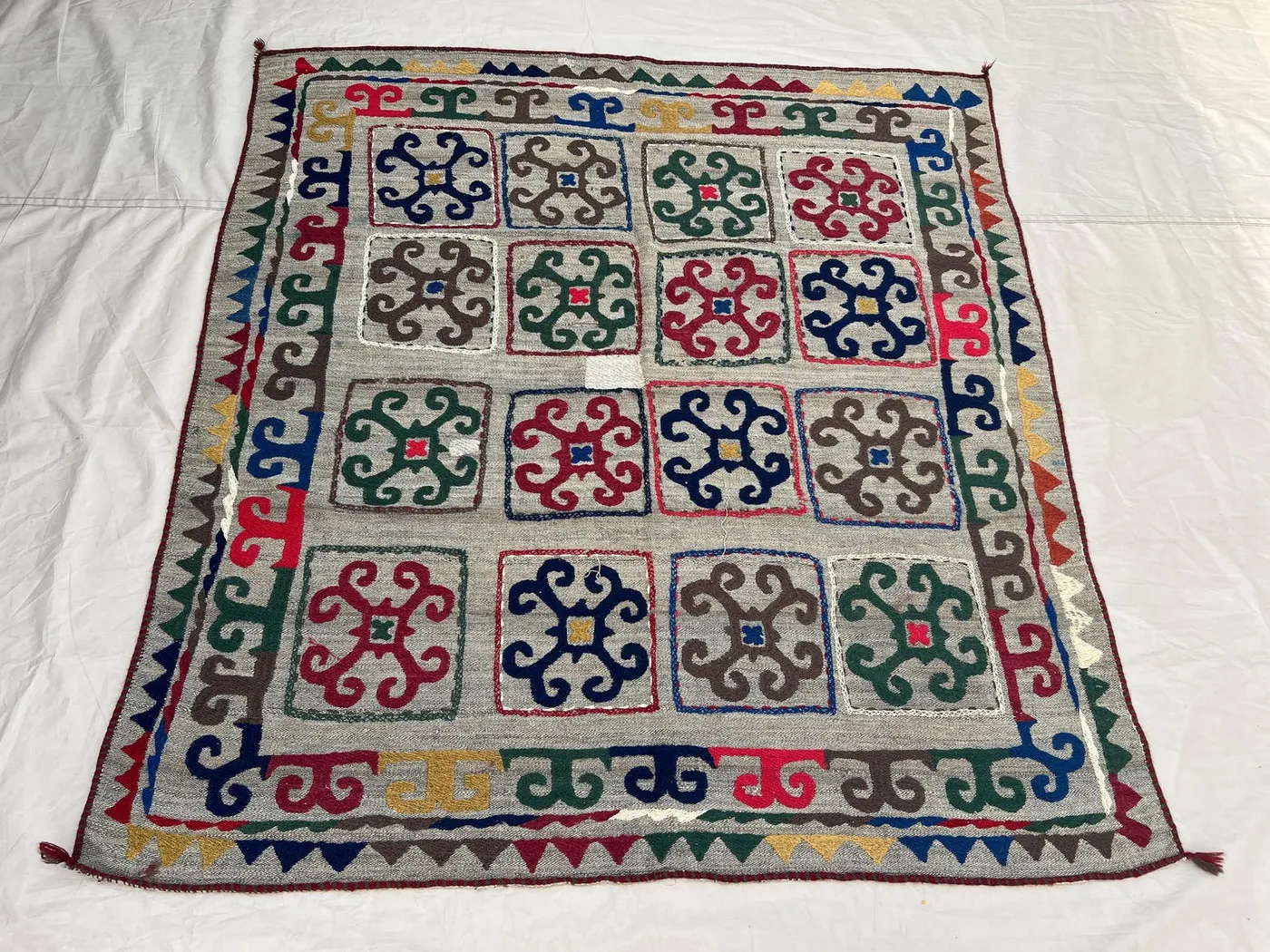 5'1x5'6 ft Vintage Afghan Kilim Rug | Handwoven Tribal Grid Scroll Medallion | Silver Grey & Multicolor Flatweave | Accent Rug Wall Hanging
