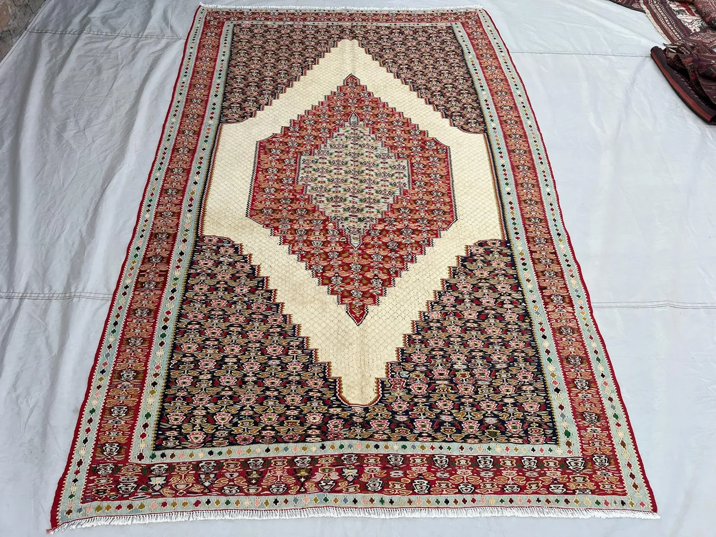 5'1x8' Ft Vintage Afghan Kilim Rug Ivory Navy Diamond Medallion All-Over Floral Flatweave Handwoven Wool Area Rug | Living Room Bedroom